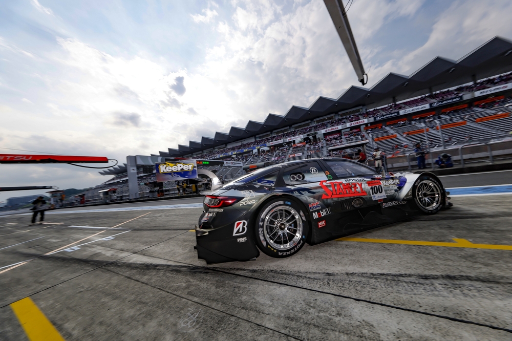 Yamamoto Naoki and Makino Tadasuke of the STANLEY CIVIC TYPE R-GT/Bridgestone setting the pace in Q1. Yamamoto Naoki and Makino Tadasuke of the STANLEY CIVIC TYPE R-GT/Bridgestone setting the pace in Q1.
